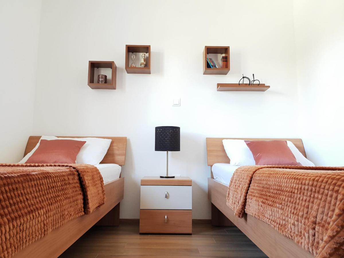 Apartments Skocic Vodice Eksteriør billede